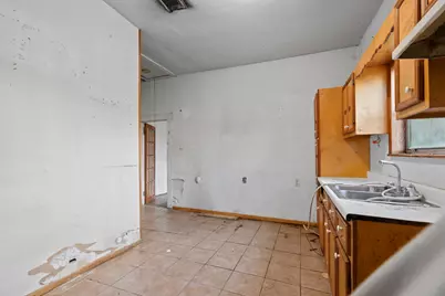 9429 E Avenue H, Houston, TX 77012 - Photo 11