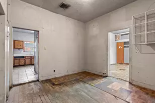 9429 E Avenue H, Houston, TX 77012 - Photo 13