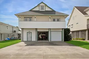 209 Bora Bora Dr, Tiki Island, TX 77554 - Photo 1