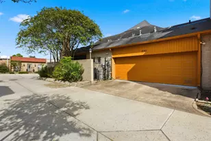 4063 Breakwood Dr, Houston, TX 77025 - Photo 39