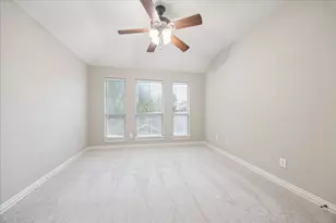 2 Schwab Ln, Houston, TX 77055 - Photo 17