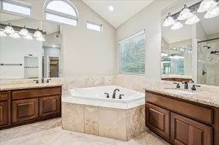 2 Schwab Ln, Houston, TX 77055 - Photo 7