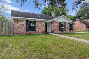 4910 Old Castle Ln, Dickinson, TX 77539 - Photo 3