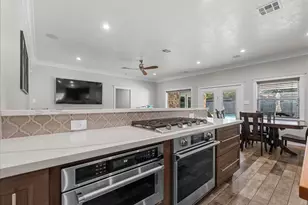 4910 Old Castle Ln, Dickinson, TX 77539 - Photo 17