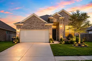 8422 Bay Orchard Dr, Baytown, TX 77521 - Photo 1