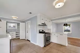2231 Saxon Dr, Houston, TX 77018 - Photo 13