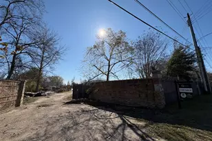 1227 W Little York Rd, Houston, TX 77091 - Photo 3