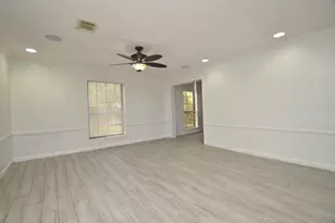 2711 Williamsburg Dr, Dickinson, TX 77539 - Photo 9