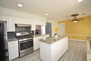 2711 Williamsburg Dr, Dickinson, TX 77539 - Photo 15
