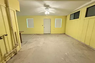 127 N Erskine St, Angleton, TX 77515 - Photo 9