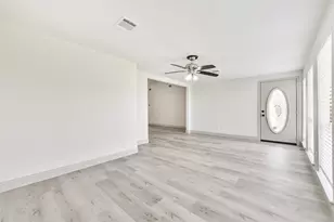 2005 Cheryl Dr, Pearland, TX 77581 - Photo 9