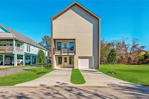 701 Pine Rd, Clear Lake Shores, TX 77565 - Photo 1