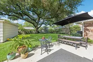 7902 Burgoyne Rd, Houston, TX 77063 - Photo 5