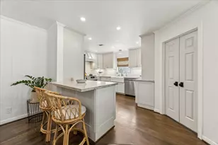 7902 Burgoyne Rd, Houston, TX 77063 - Photo 11