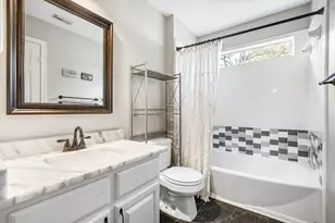 11 Winrock Pl, The Woodlands, TX 77382 - Photo 9