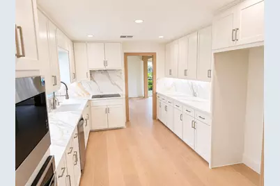 10322 Burgoyne Road, Houston, TX 77042 - Photo 11