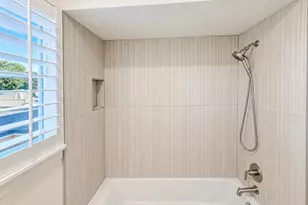 10322 Burgoyne Rd, Houston, TX 77042 - Photo 29