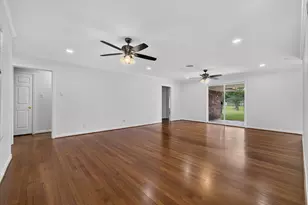 5027 Creekbend Dr, Houston, TX 77035 - Photo 9