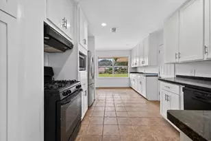 5027 Creekbend Dr, Houston, TX 77035 - Photo 3