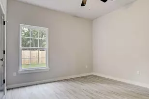 4425 Clover St, Houston, TX 77051 - Photo 9