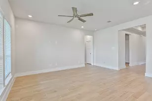 225 Magnolia Laurel Dr, Alvin, TX 77511 - Photo 7