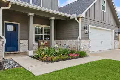 111 Creekside Lane, Lake Jackson, TX 77566 - Photo 3