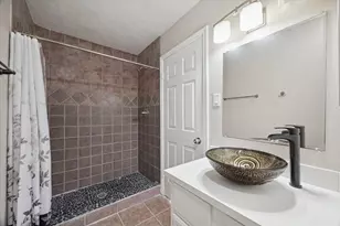 11811 Algonquin Dr, Houston, TX 77089 - Photo 9