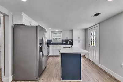 1412 Avenue M 1/2, Galveston, TX 77550 - Photo 5