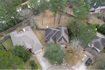 174 Queenscliff Court, The Woodlands, TX 77382 - Photo 3