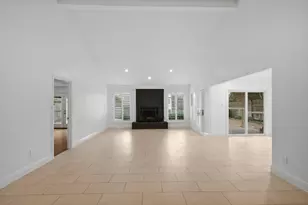 310 W Fair Harbor Ln, Houston, TX 77079 - Photo 7