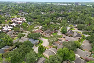 310 W Fair Harbor Ln, Houston, TX 77079 - Photo 29