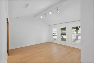 310 W Fair Harbor Ln, Houston, TX 77079 - Photo 9