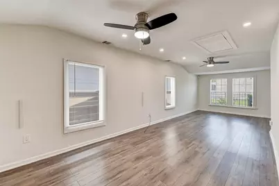 100 E 33rd Street, Houston, TX 77018 - Photo 3
