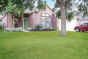 1118 Chase Park Dr, Bacliff, TX 77518 - Photo 1