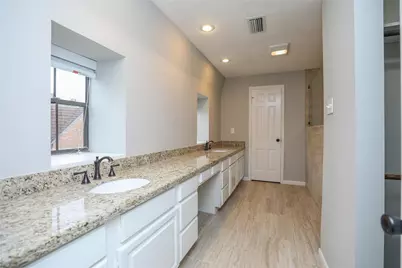 5370 Brownway Street #D33, Houston, TX 77056 - Photo 19