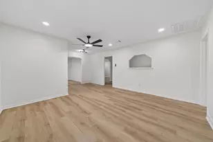907 S 3rd St, La Porte, TX 77571 - Photo 11