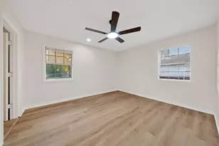 907 S 3rd St, La Porte, TX 77571 - Photo 21