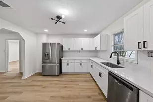 907 S 3rd St, La Porte, TX 77571 - Photo 37