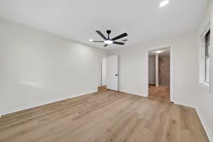 907 S 3rd St, La Porte, TX 77571 - Photo 23