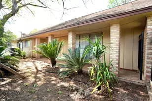 209 Dogwood St, Lake Jackson, TX 77566 - Photo 9