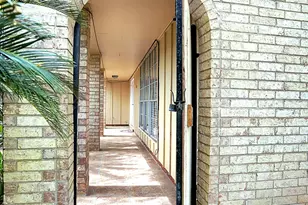 209 Dogwood St, Lake Jackson, TX 77566 - Photo 7