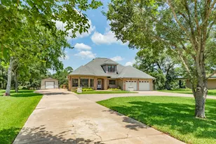 41 Robinhood Ln, Clute, TX 77531 - Photo 1