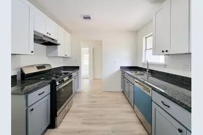 301 Cypress Street, Lake Jackson, TX 77566 - Photo 17