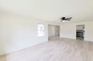 301 Cypress St, Lake Jackson, TX 77566 - Photo 9