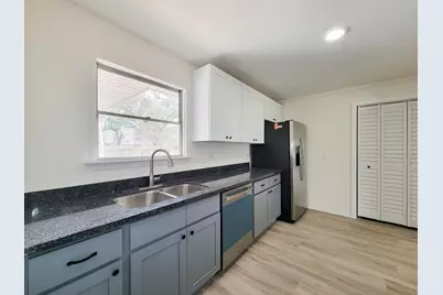 301 Cypress Street, Lake Jackson, TX 77566 - Photo 13
