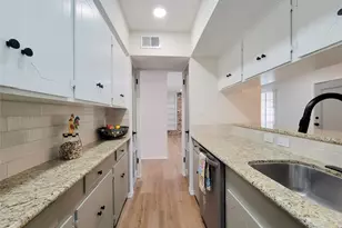 2101 Fountain View Dr, Houston, TX 77057 - Photo 11