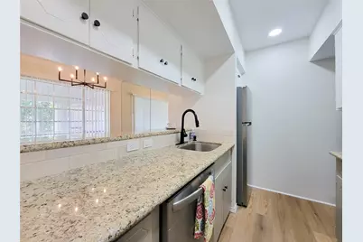 2101 Fountain View Drive #24C, Houston, TX 77057 - Photo 9