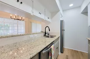 2101 Fountain View Dr, Houston, TX 77057 - Photo 9