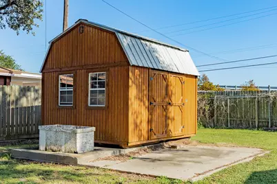 640 Whitten Street, Clute, TX 77531 - Photo 31