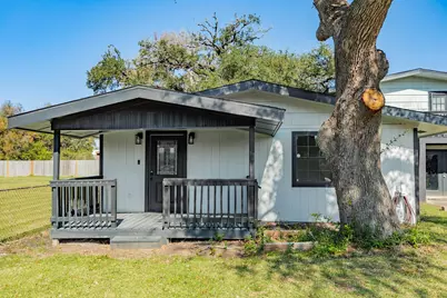640 Whitten Street, Clute, TX 77531 - Photo 3